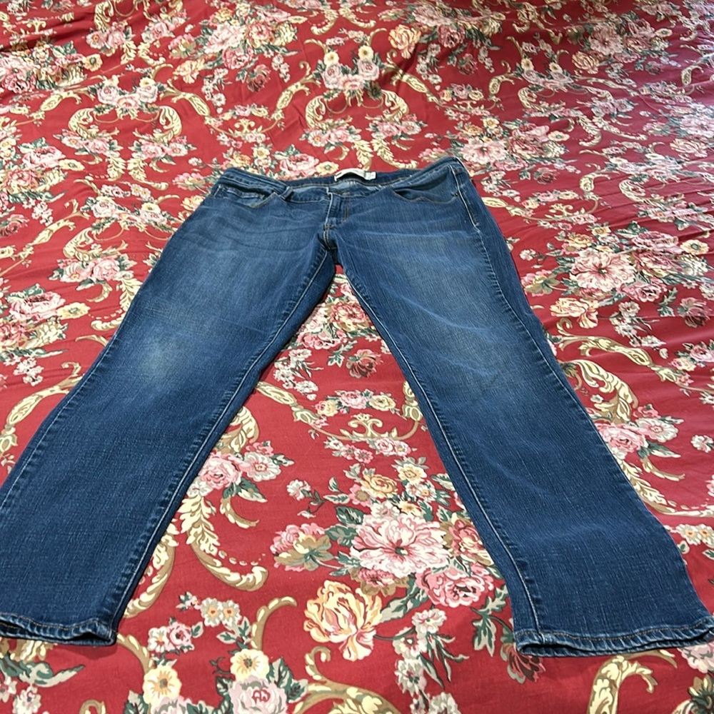 Women’s Levis mid rise skinny size 16